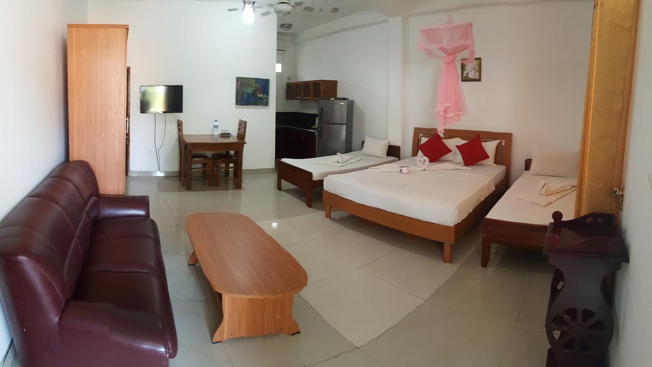 Shanith Guesthouse 니곰보 외부 사진
